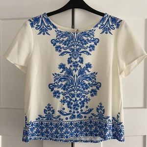 Xhilaration white and blue top